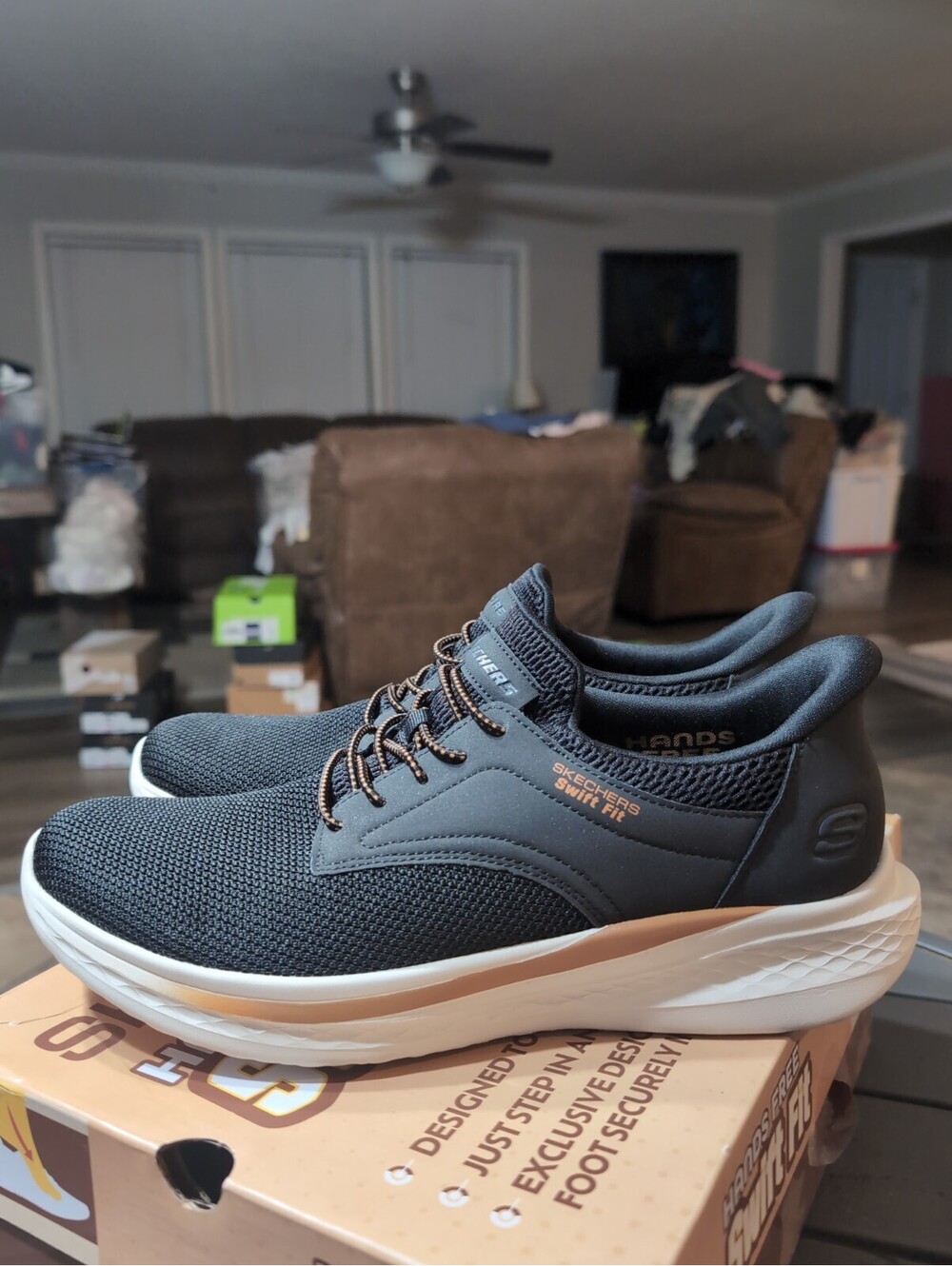 SKECHERS Hands-Free Swift Fit Sneaker Men's Size 11 Black 1961251
